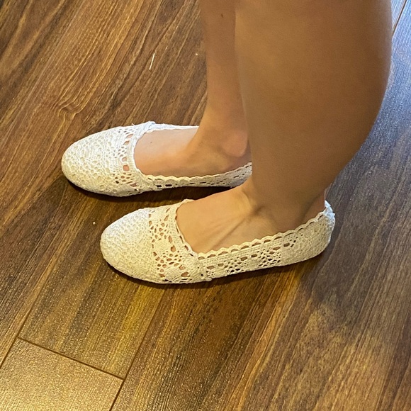 Ardene Lace Flats - Picture 3 of 3